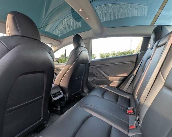Серый Тесла Модель 3, объемом двигателя 0 л и пробегом 60 тыс. км за 23400 $, фото 7 на Automoto.ua
