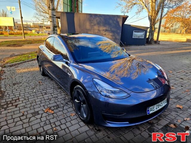 Серый Тесла Модель 3, объемом двигателя 0 л и пробегом 93 тыс. км за 19500 $, фото 4 на Automoto.ua