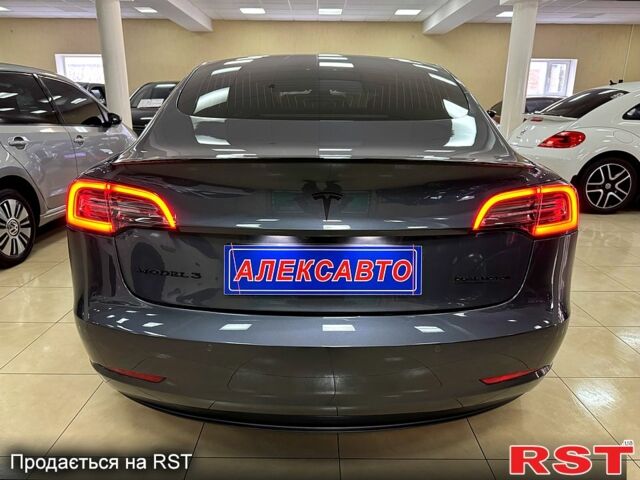 Серый Тесла Модель 3, объемом двигателя 80 л и пробегом 116 тыс. км за 18500 $, фото 2 на Automoto.ua