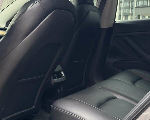 Серый Тесла Модель 3, объемом двигателя 0 л и пробегом 198 тыс. км за 15300 $, фото 36 на Automoto.ua