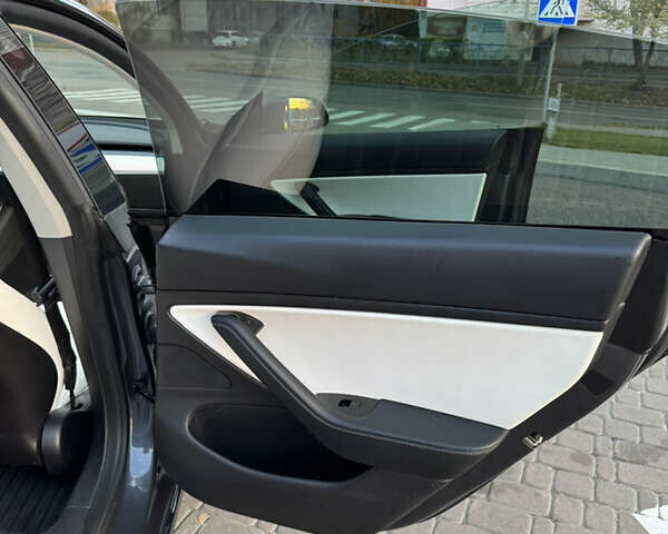 Сірий Тесла Модель 3, об'ємом двигуна 0 л та пробігом 111 тис. км за 16850 $, фото 23 на Automoto.ua