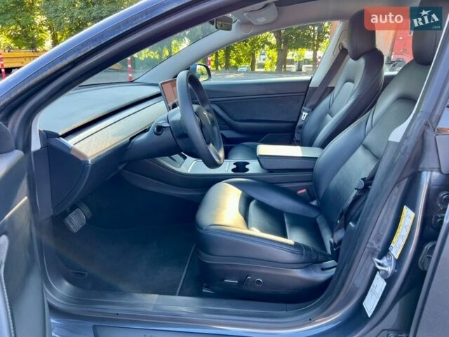 Серый Тесла Модель 3, объемом двигателя 0 л и пробегом 51 тыс. км за 20800 $, фото 21 на Automoto.ua