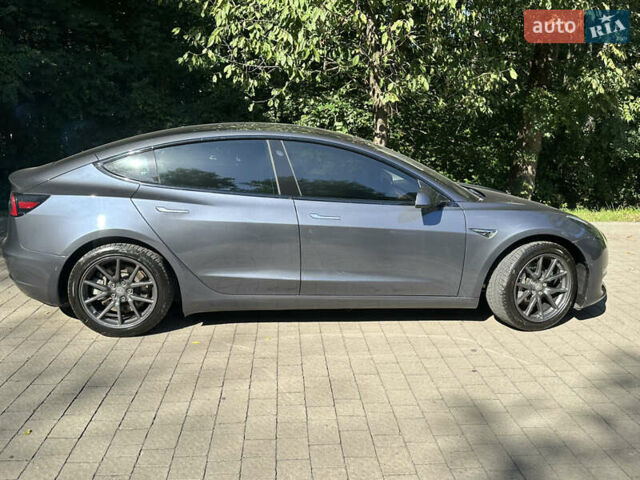 Серый Тесла Модель 3, объемом двигателя 0 л и пробегом 68 тыс. км за 15800 $, фото 2 на Automoto.ua