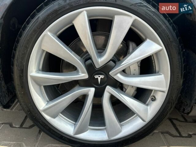 Серый Тесла Модель 3, объемом двигателя 0 л и пробегом 88 тыс. км за 18750 $, фото 25 на Automoto.ua