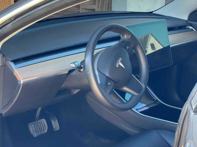 Серый Тесла Модель 3, объемом двигателя 0 л и пробегом 60 тыс. км за 12200 $, фото 9 на Automoto.ua