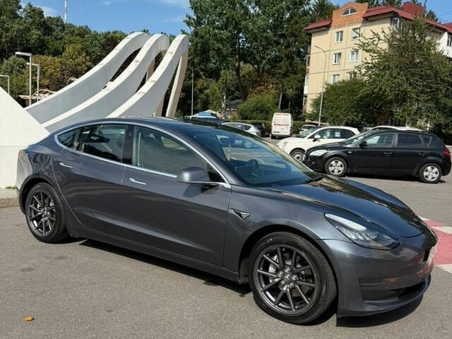 Серый Тесла Модель 3, объемом двигателя 0 л и пробегом 56 тыс. км за 19500 $, фото 6 на Automoto.ua