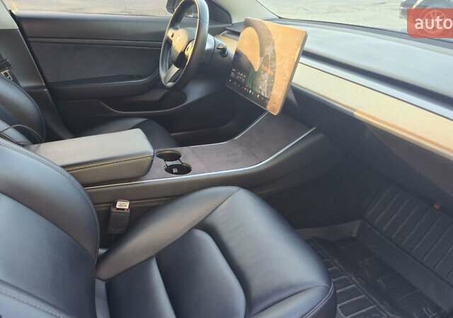 Серый Тесла Модель 3, объемом двигателя 0 л и пробегом 94 тыс. км за 15450 $, фото 11 на Automoto.ua