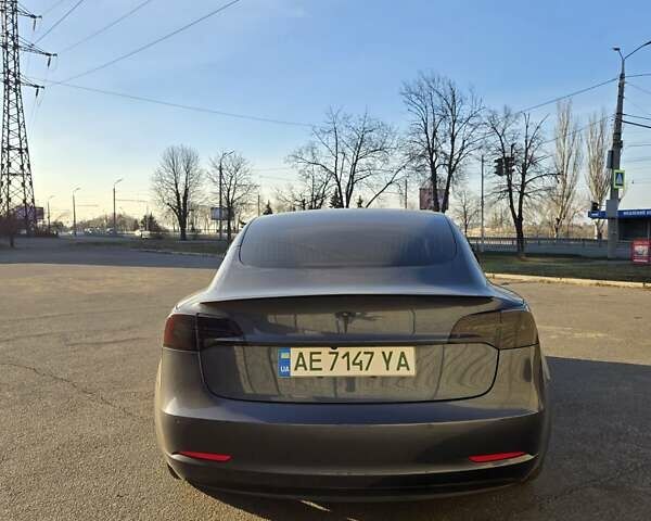 Серый Тесла Модель 3, объемом двигателя 0 л и пробегом 52 тыс. км за 17900 $, фото 5 на Automoto.ua
