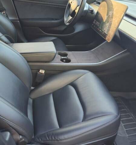 Серый Тесла Модель 3, объемом двигателя 0 л и пробегом 94 тыс. км за 15450 $, фото 9 на Automoto.ua