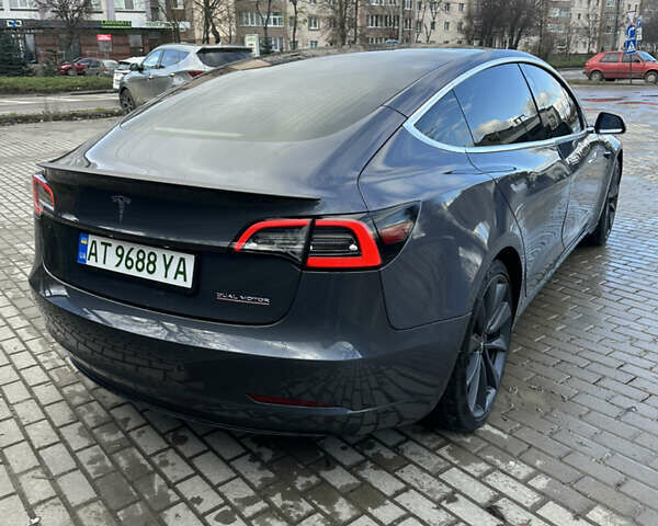Серый Тесла Модель 3, объемом двигателя 0 л и пробегом 50 тыс. км за 20400 $, фото 5 на Automoto.ua