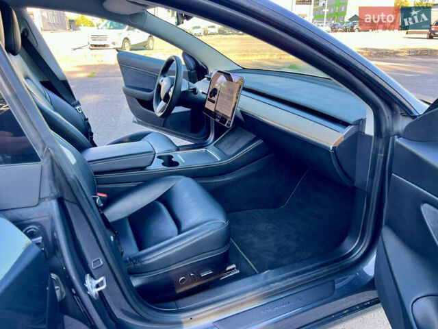 Серый Тесла Модель 3, объемом двигателя 0 л и пробегом 51 тыс. км за 20800 $, фото 29 на Automoto.ua