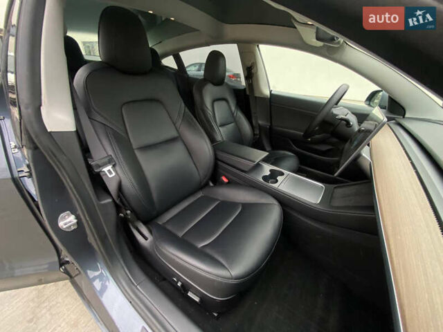 Сірий Тесла Модель 3, об'ємом двигуна 0 л та пробігом 151 тис. км за 14600 $, фото 18 на Automoto.ua