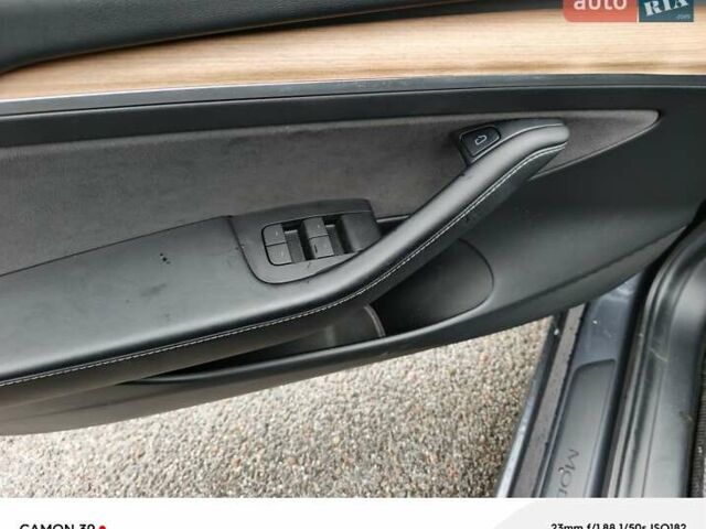 Серый Тесла Модель 3, объемом двигателя 0 л и пробегом 46 тыс. км за 18200 $, фото 7 на Automoto.ua