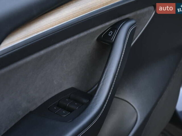 Серый Тесла Модель 3, объемом двигателя 0 л и пробегом 84 тыс. км за 22500 $, фото 21 на Automoto.ua