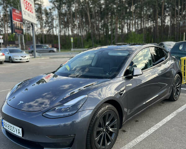 Серый Тесла Модель 3, объемом двигателя 0 л и пробегом 64 тыс. км за 23000 $, фото 2 на Automoto.ua