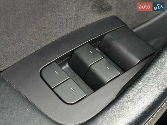 Серый Тесла Модель 3, объемом двигателя 0 л и пробегом 68 тыс. км за 19500 $, фото 14 на Automoto.ua