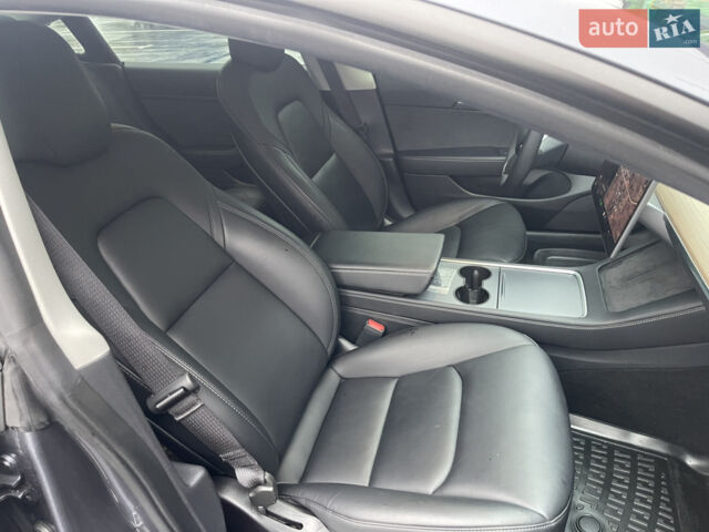 Сірий Тесла Модель 3, об'ємом двигуна 0 л та пробігом 47 тис. км за 29500 $, фото 3 на Automoto.ua