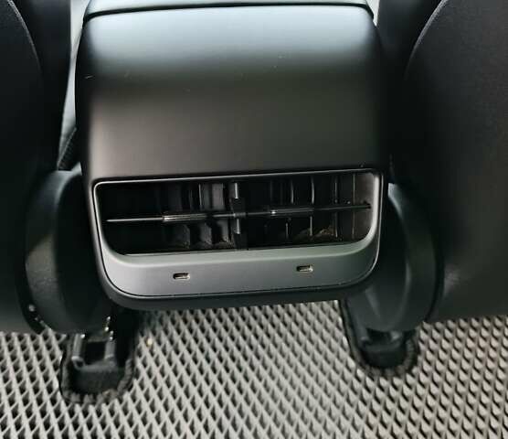 Серый Тесла Модель 3, объемом двигателя 0 л и пробегом 46 тыс. км за 18200 $, фото 13 на Automoto.ua