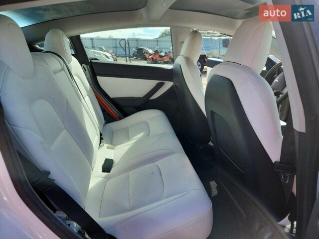 Сірий Тесла Модель 3, об'ємом двигуна 0 л та пробігом 89 тис. км за 8000 $, фото 9 на Automoto.ua