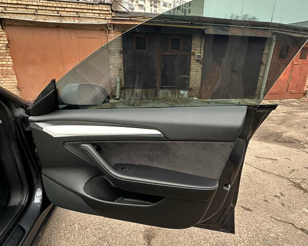 Серый Тесла Модель 3, объемом двигателя 0 л и пробегом 36 тыс. км за 25800 $, фото 15 на Automoto.ua