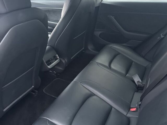 Серый Тесла Модель 3, объемом двигателя 0 л и пробегом 132 тыс. км за 20600 $, фото 6 на Automoto.ua