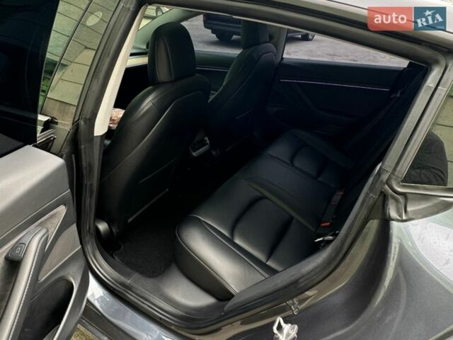 Серый Тесла Модель 3, объемом двигателя 0 л и пробегом 70 тыс. км за 18400 $, фото 8 на Automoto.ua