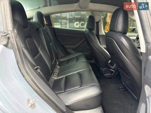 Серый Тесла Модель 3, объемом двигателя 0 л и пробегом 68 тыс. км за 19500 $, фото 32 на Automoto.ua