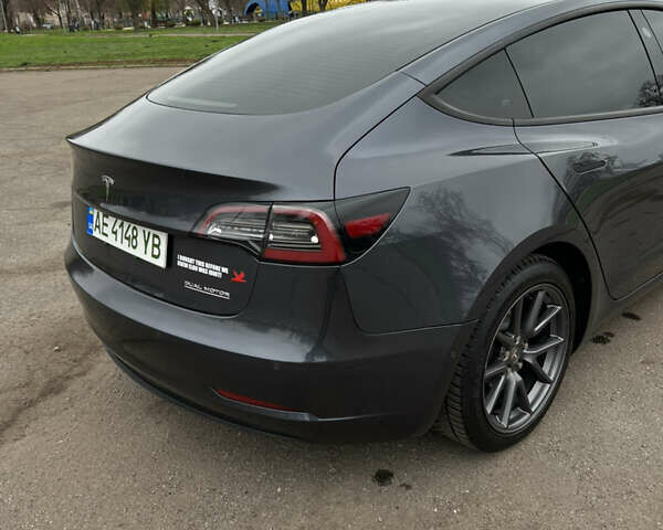 Серый Тесла Модель 3, объемом двигателя 0 л и пробегом 90 тыс. км за 20500 $, фото 7 на Automoto.ua