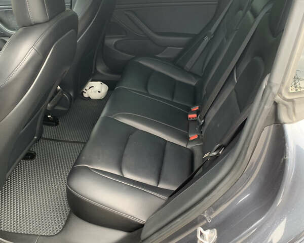 Серый Тесла Модель 3, объемом двигателя 0 л и пробегом 81 тыс. км за 24500 $, фото 5 на Automoto.ua