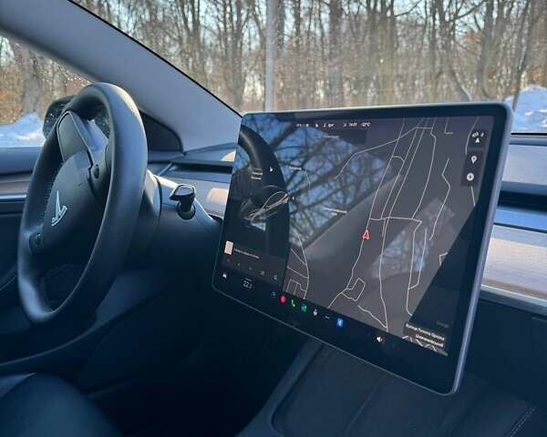 Серый Тесла Модель 3, объемом двигателя 0 л и пробегом 51 тыс. км за 24700 $, фото 11 на Automoto.ua