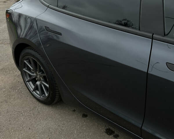 Серый Тесла Модель 3, объемом двигателя 0 л и пробегом 90 тыс. км за 20500 $, фото 10 на Automoto.ua