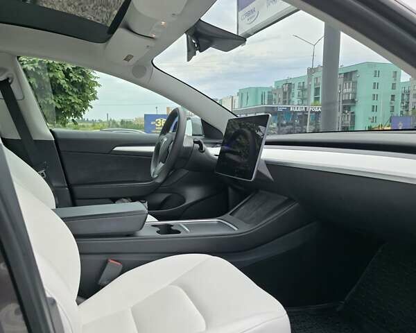 Серый Тесла Модель 3, объемом двигателя 0 л и пробегом 74 тыс. км за 20500 $, фото 9 на Automoto.ua