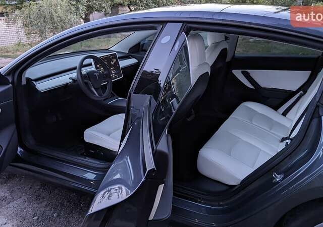 Серый Тесла Модель 3, объемом двигателя 0 л и пробегом 23 тыс. км за 19500 $, фото 7 на Automoto.ua