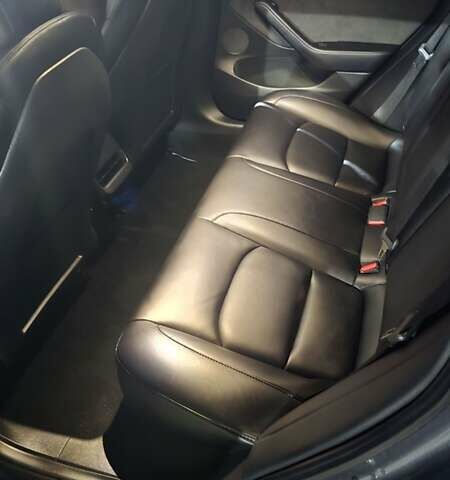 Серый Тесла Модель 3, объемом двигателя 0 л и пробегом 68 тыс. км за 22500 $, фото 3 на Automoto.ua