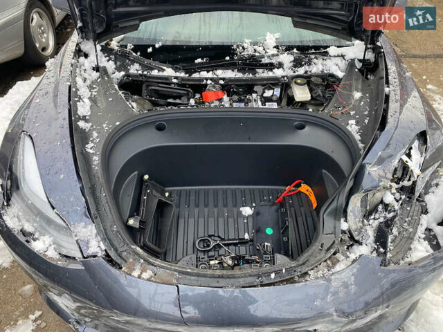 Серый Тесла Модель 3, объемом двигателя 0 л и пробегом 52 тыс. км за 10500 $, фото 6 на Automoto.ua