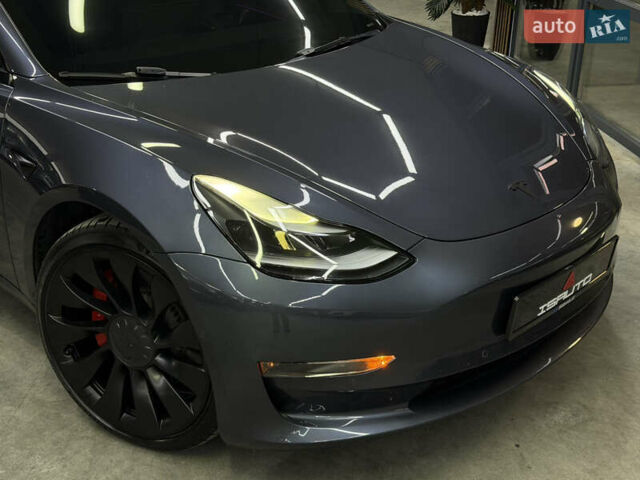 Серый Тесла Модель 3, объемом двигателя 0 л и пробегом 54 тыс. км за 24900 $, фото 2 на Automoto.ua