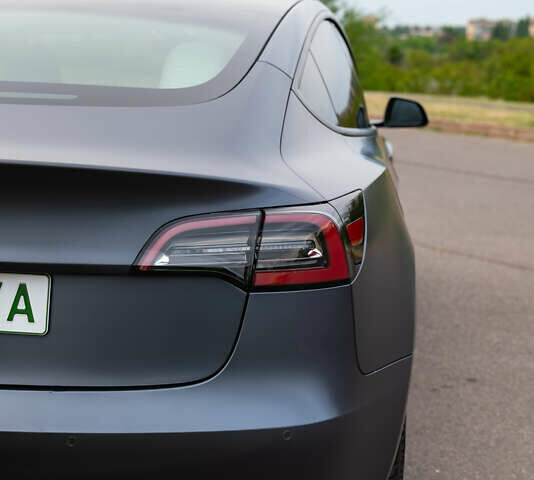 Серый Тесла Модель 3, объемом двигателя 0 л и пробегом 66 тыс. км за 21500 $, фото 7 на Automoto.ua