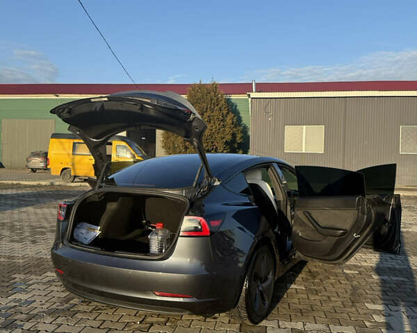 Серый Тесла Модель 3, объемом двигателя 0 л и пробегом 50 тыс. км за 24500 $, фото 10 на Automoto.ua