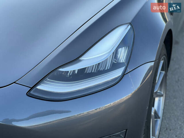 Серый Тесла Модель 3, объемом двигателя 0 л и пробегом 51 тыс. км за 20800 $, фото 6 на Automoto.ua
