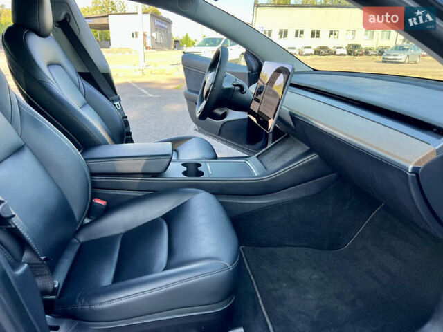 Серый Тесла Модель 3, объемом двигателя 0 л и пробегом 51 тыс. км за 20800 $, фото 31 на Automoto.ua
