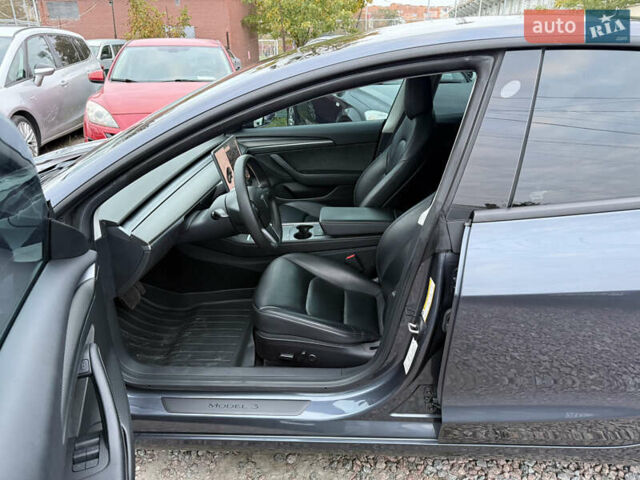 Серый Тесла Модель 3, объемом двигателя 0 л и пробегом 75 тыс. км за 20700 $, фото 15 на Automoto.ua
