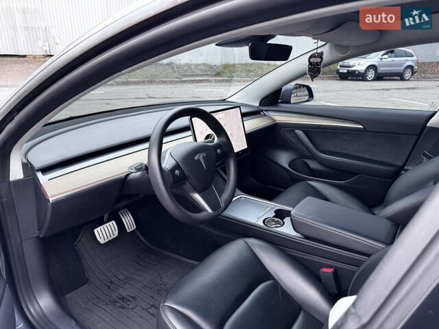 Серый Тесла Модель 3, объемом двигателя 0 л и пробегом 26 тыс. км за 22500 $, фото 4 на Automoto.ua