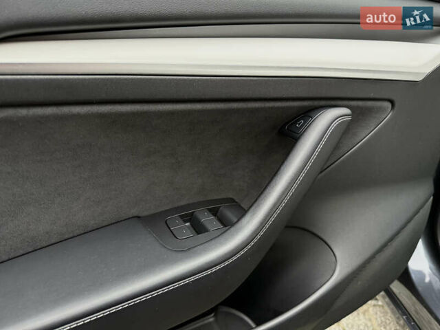 Сірий Тесла Модель 3, об'ємом двигуна 0 л та пробігом 32 тис. км за 23900 $, фото 20 на Automoto.ua