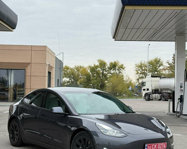 Серый Тесла Модель 3, объемом двигателя 0 л и пробегом 60 тыс. км за 22999 $, фото 4 на Automoto.ua