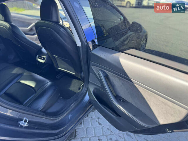 Серый Тесла Модель 3, объемом двигателя 0 л и пробегом 190 тыс. км за 20900 $, фото 18 на Automoto.ua