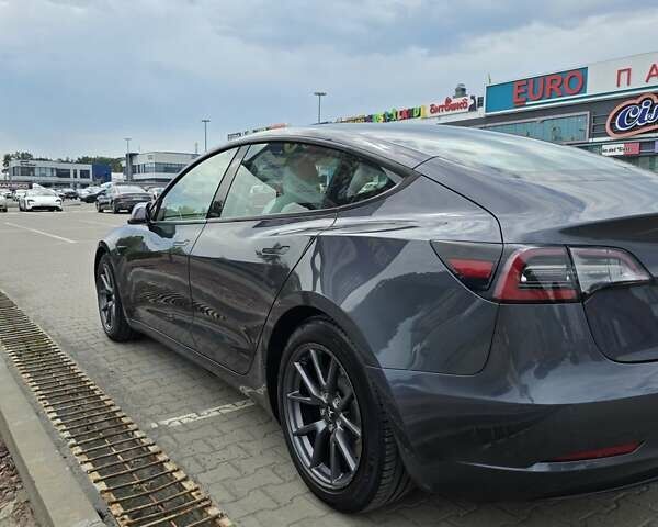 Серый Тесла Модель 3, объемом двигателя 0 л и пробегом 74 тыс. км за 20500 $, фото 6 на Automoto.ua