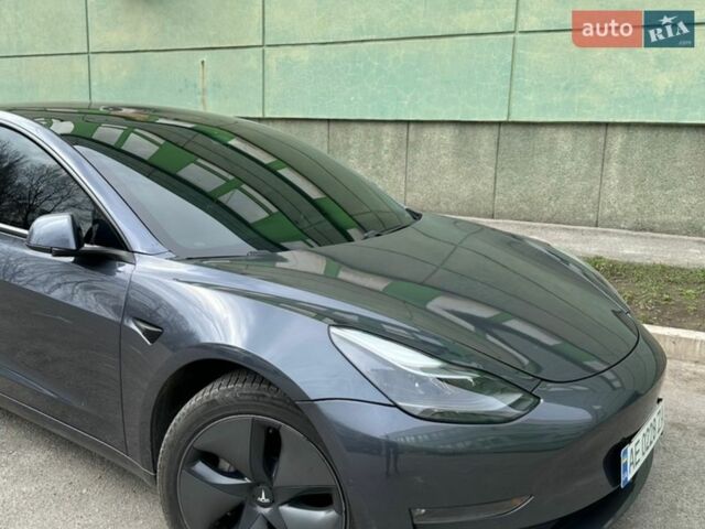 Серый Тесла Модель 3, объемом двигателя 0 л и пробегом 70 тыс. км за 18400 $, фото 1 на Automoto.ua
