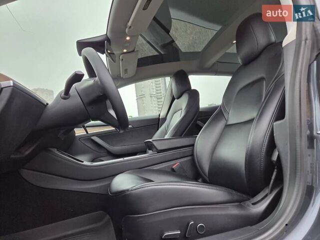 Серый Тесла Модель 3, объемом двигателя 0 л и пробегом 54 тыс. км за 21500 $, фото 10 на Automoto.ua