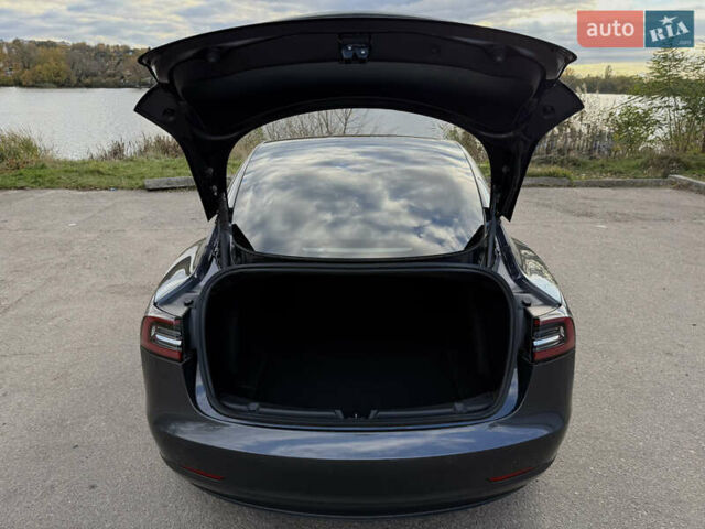 Тесла Модель 3 2021 у Бердичеве на Automoto.ua Сірий Тесла Модель 3, об'ємом двигуна 0 л та пробігом 82 тис. км за 23000 $, фото 3 на Automoto.ua