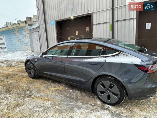 Серый Тесла Модель 3, объемом двигателя 0 л и пробегом 37 тыс. км за 17500 $, фото 4 на Automoto.ua